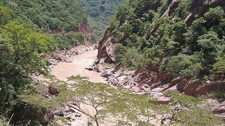 Quebrada con bosque seco en el Chaco